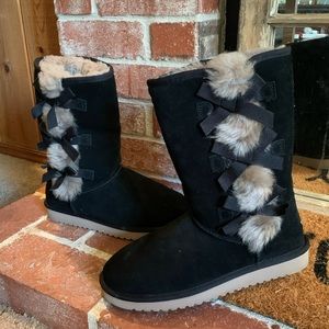 Koolaburra by UGG  BNWOT high boot with fur and bows ❤️